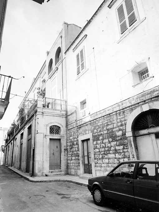 Esterno 2